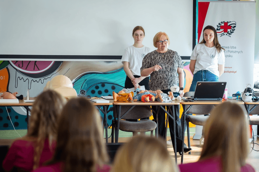 Spotkanie studentek położnictwa z uczniami ZSOiT w Miastku