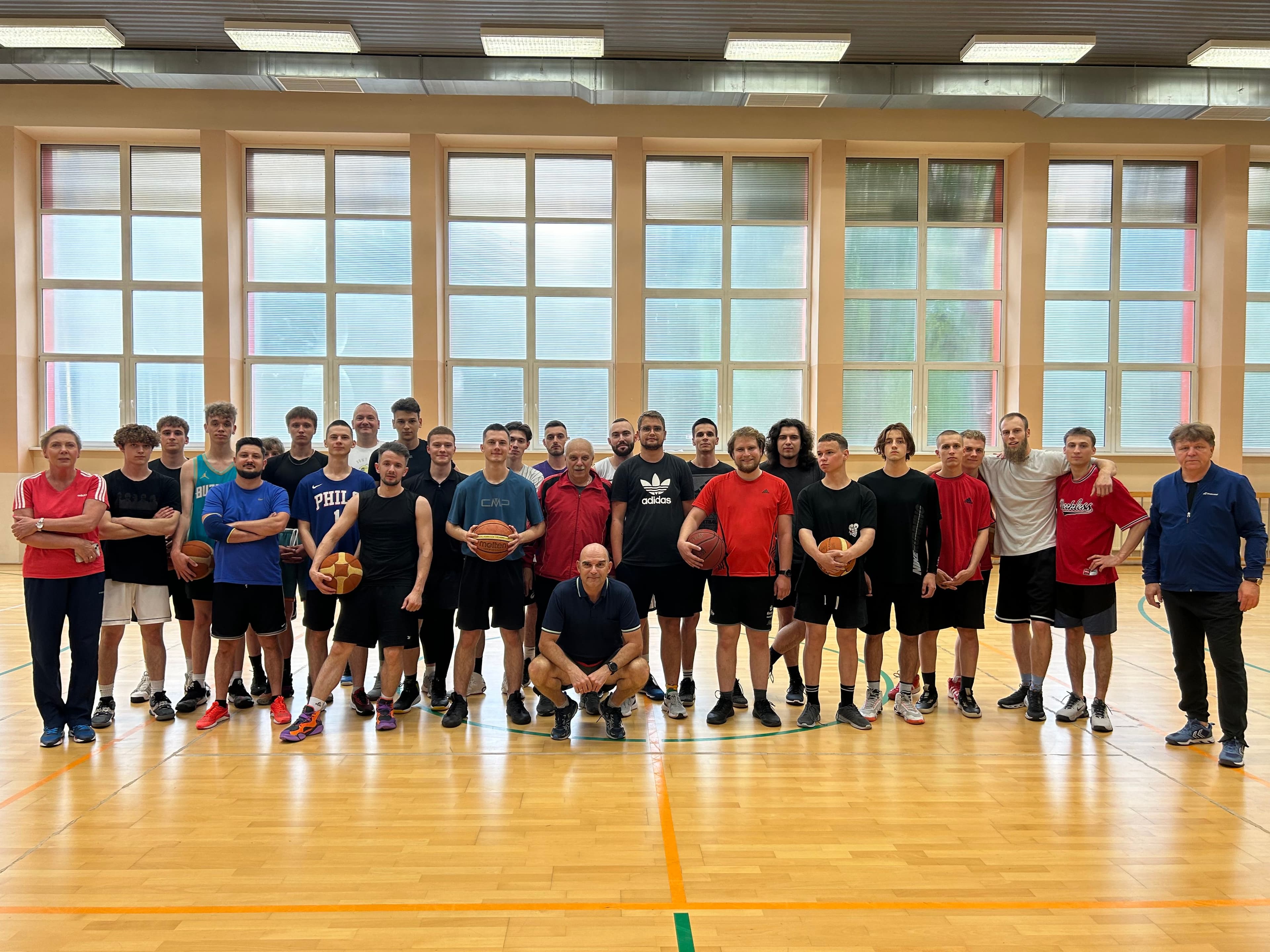 Dnia 5.06.2024 na hali sportowej SWFiS UP odbył się Turniej Koszykówki 3x3 z okazji 55-lecia uczelni.