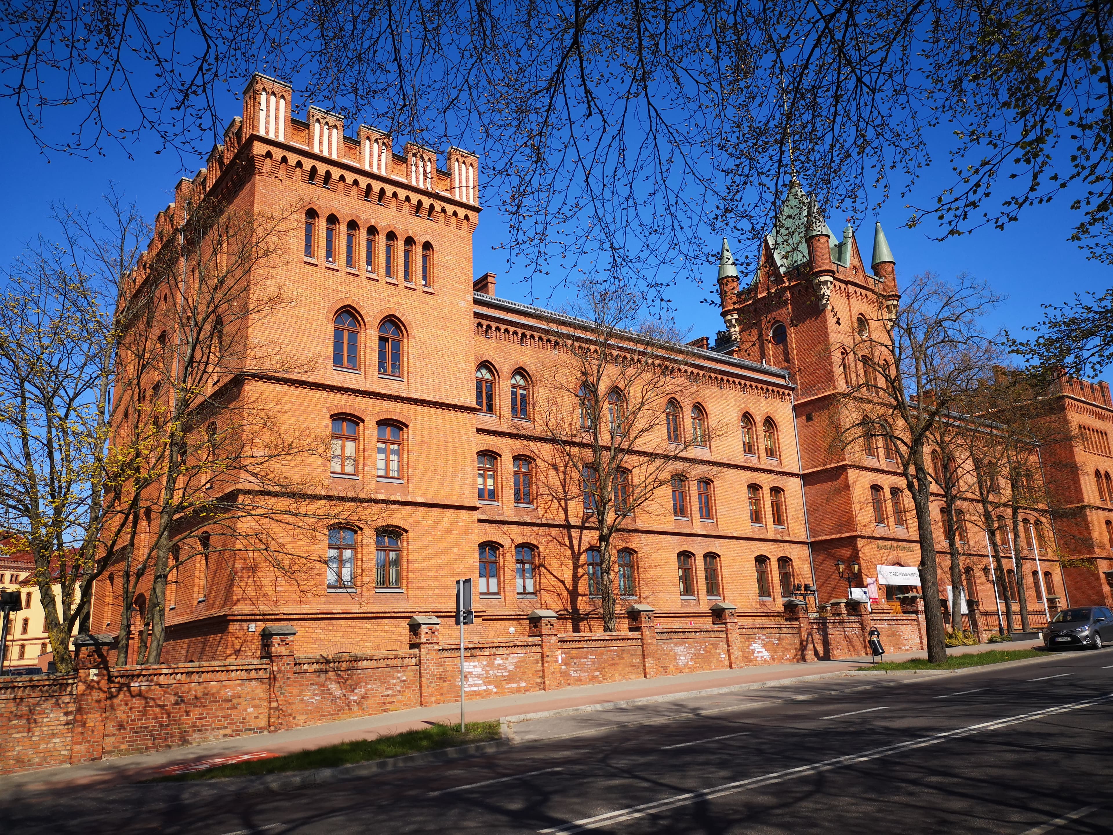 Akademia wobec braku darmowej komunikacji miejskiej dla studentów i doktorantów