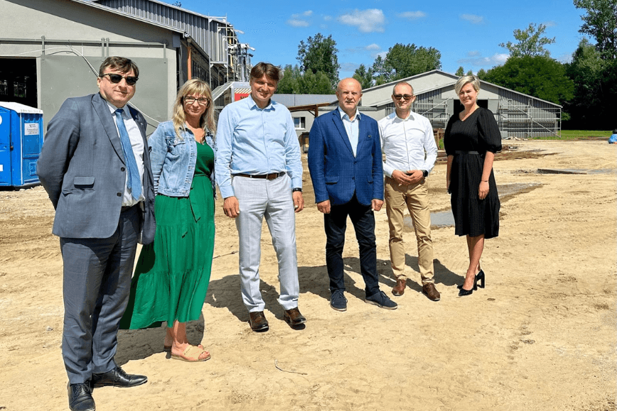 Spotkanie dotyczące zaawansowania prac budowlanych Terenowej Stacji Badawczo-Dydaktycznej w Grzmiącej.