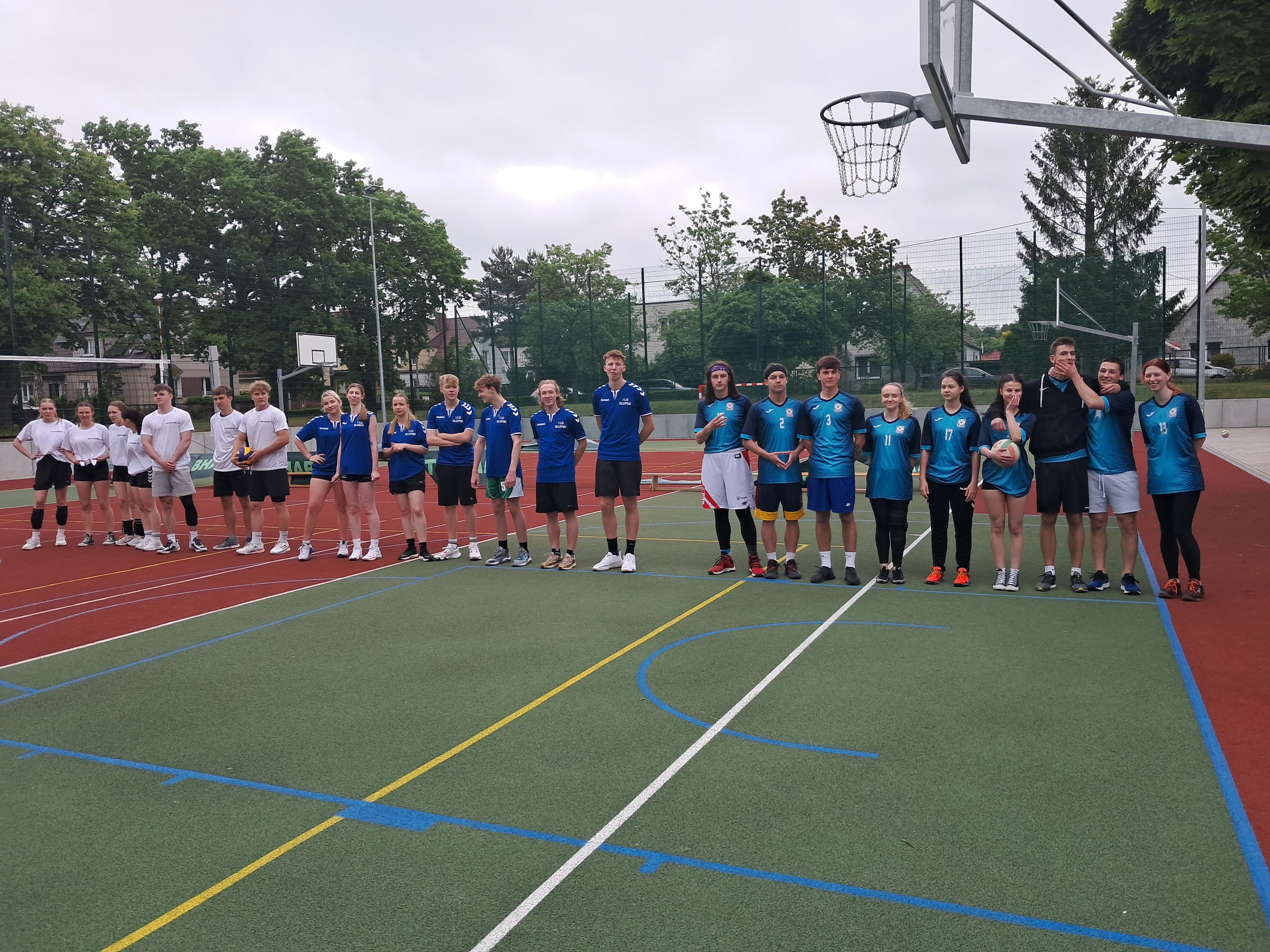 Komunikat końcowy turnieju w piłkę siatkową drużyn mieszanych.