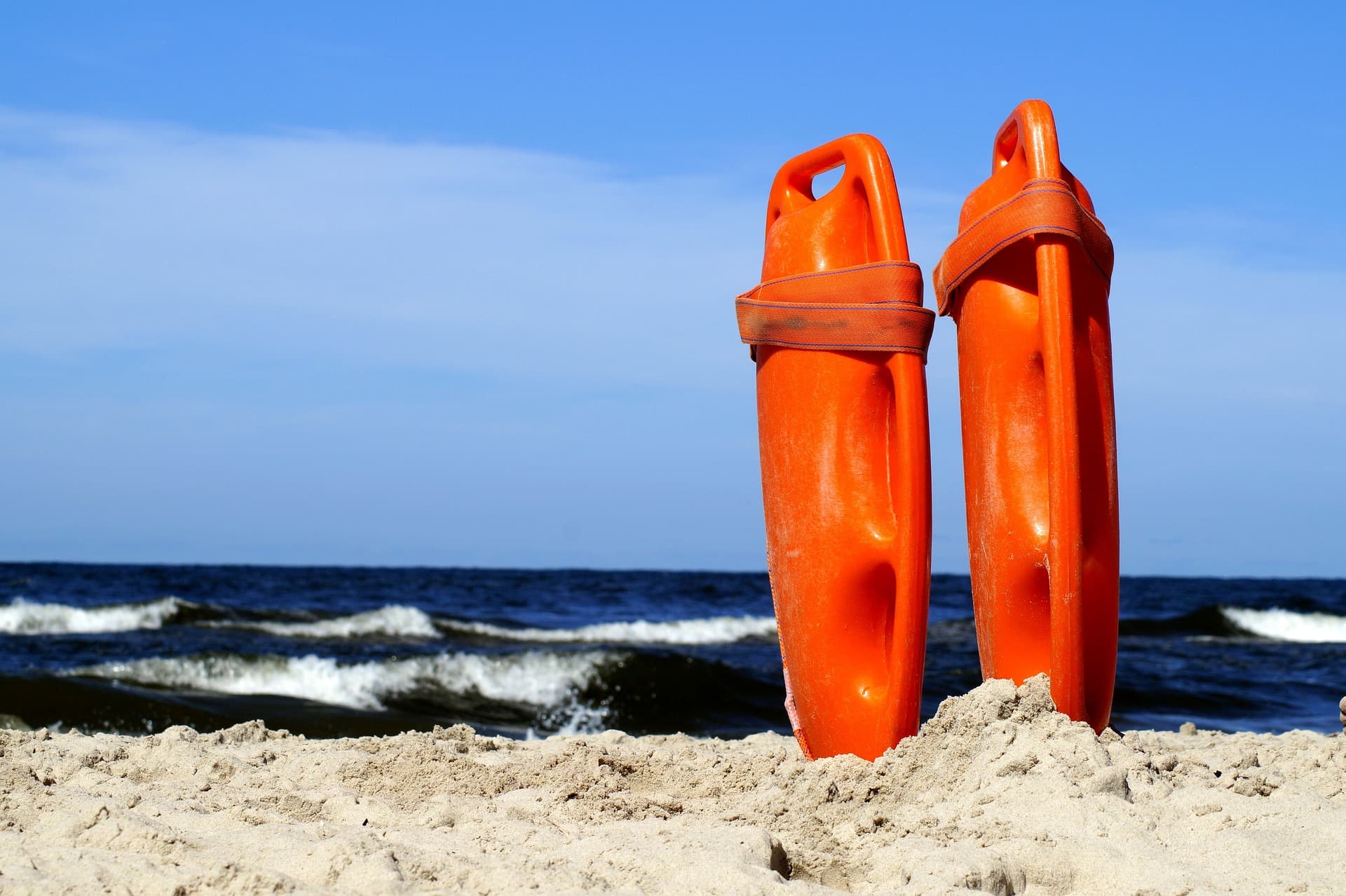 lifeguard-on-duty-3590419_1920.jpg