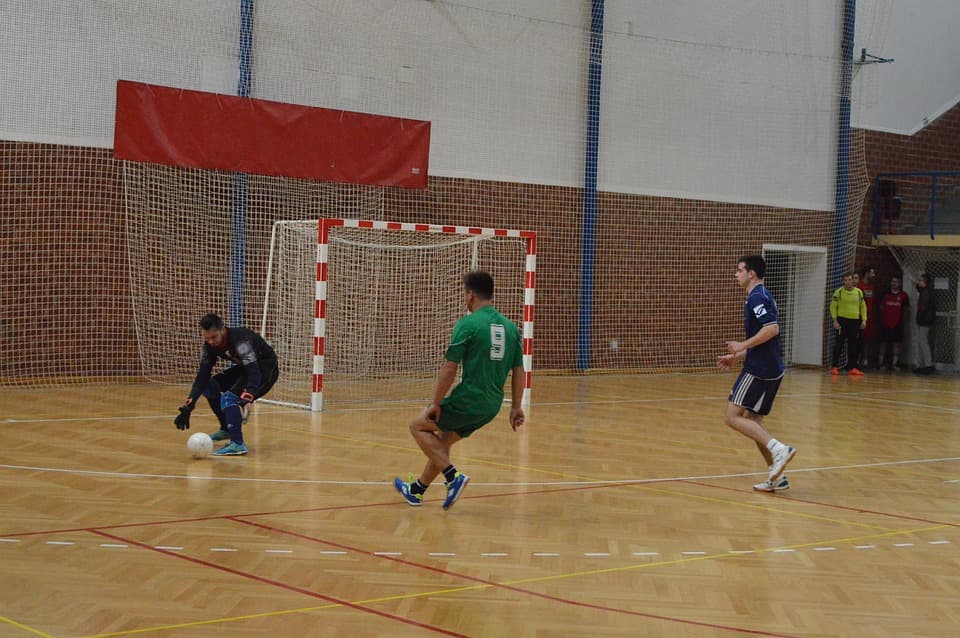 Rozgrywki futsalowe z drużyną AP