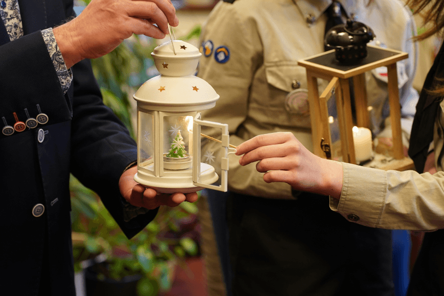 Betlejemskie Światło Pokoju dotarło na nasz Uniwersytet